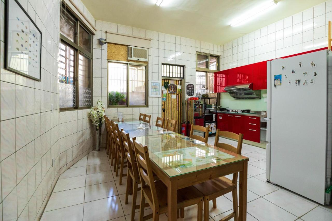 Hostel Alley Inn -桃園民宿075 Daxi Bagian luar foto